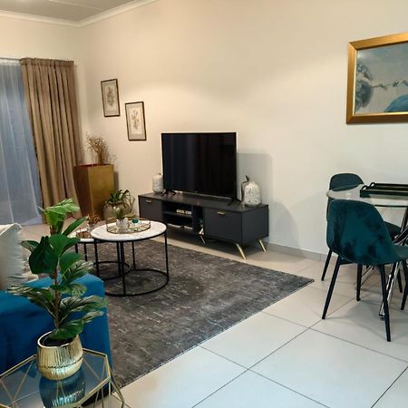 Classy And Cosy Apt - Dainfern Сандтън Стая снимка