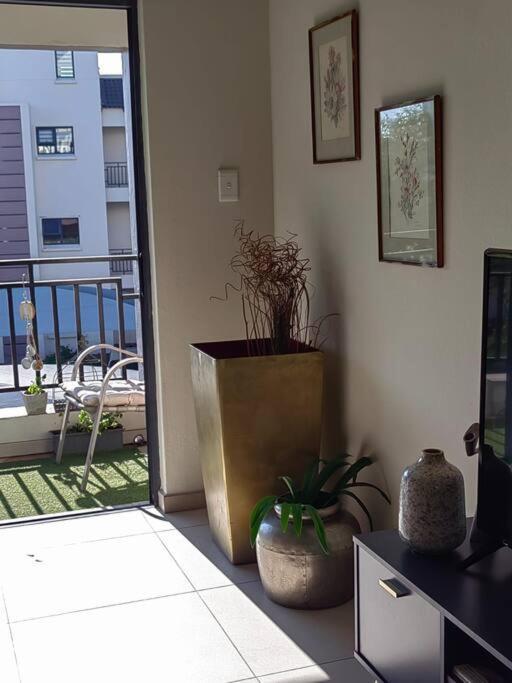 Classy And Cosy Apt - Dainfern Сандтън Екстериор снимка