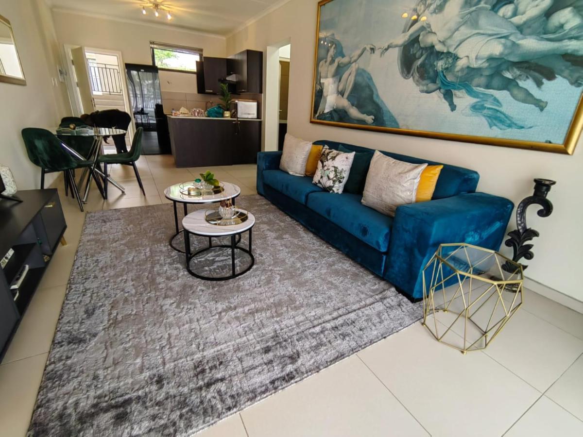 Classy And Cosy Apt - Dainfern Сандтън Стая снимка
